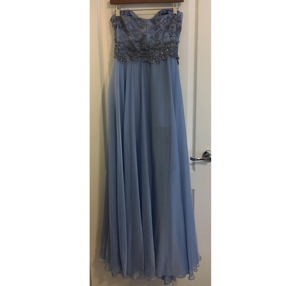 Elegant dress - Picture 4 of 4